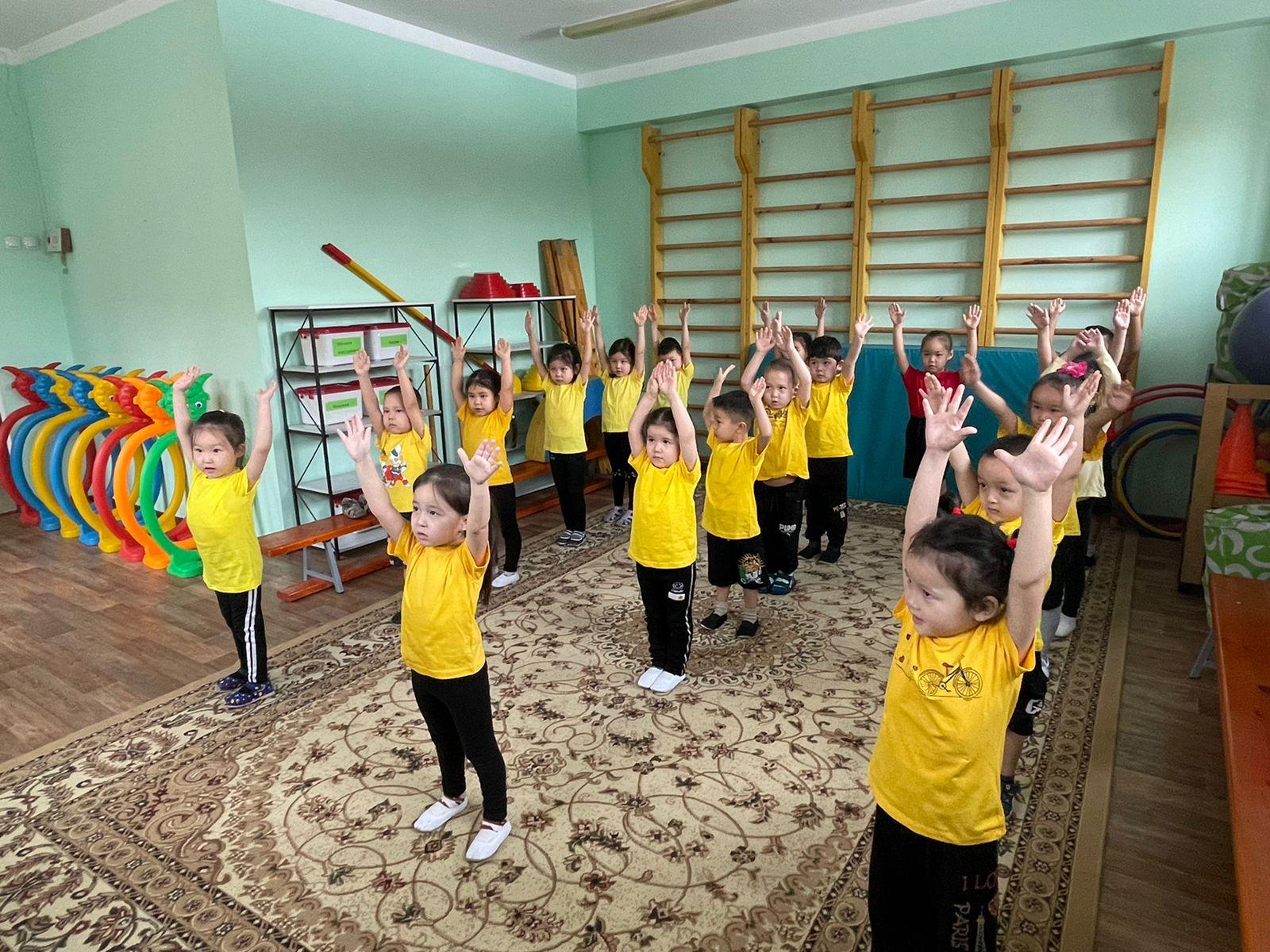Тақырыбы: "Мен спортты сүйемін" Мақсаты: "Денсаулық" ұғымының адамгершілік құндылығы ретінде мәнін ашу.Денсаулықты сақтау, нығайиту қажеттілігі туралы түсініктерін кеңейту. Денсаулығын күтуге, бағалауға тәрбиелеу.
